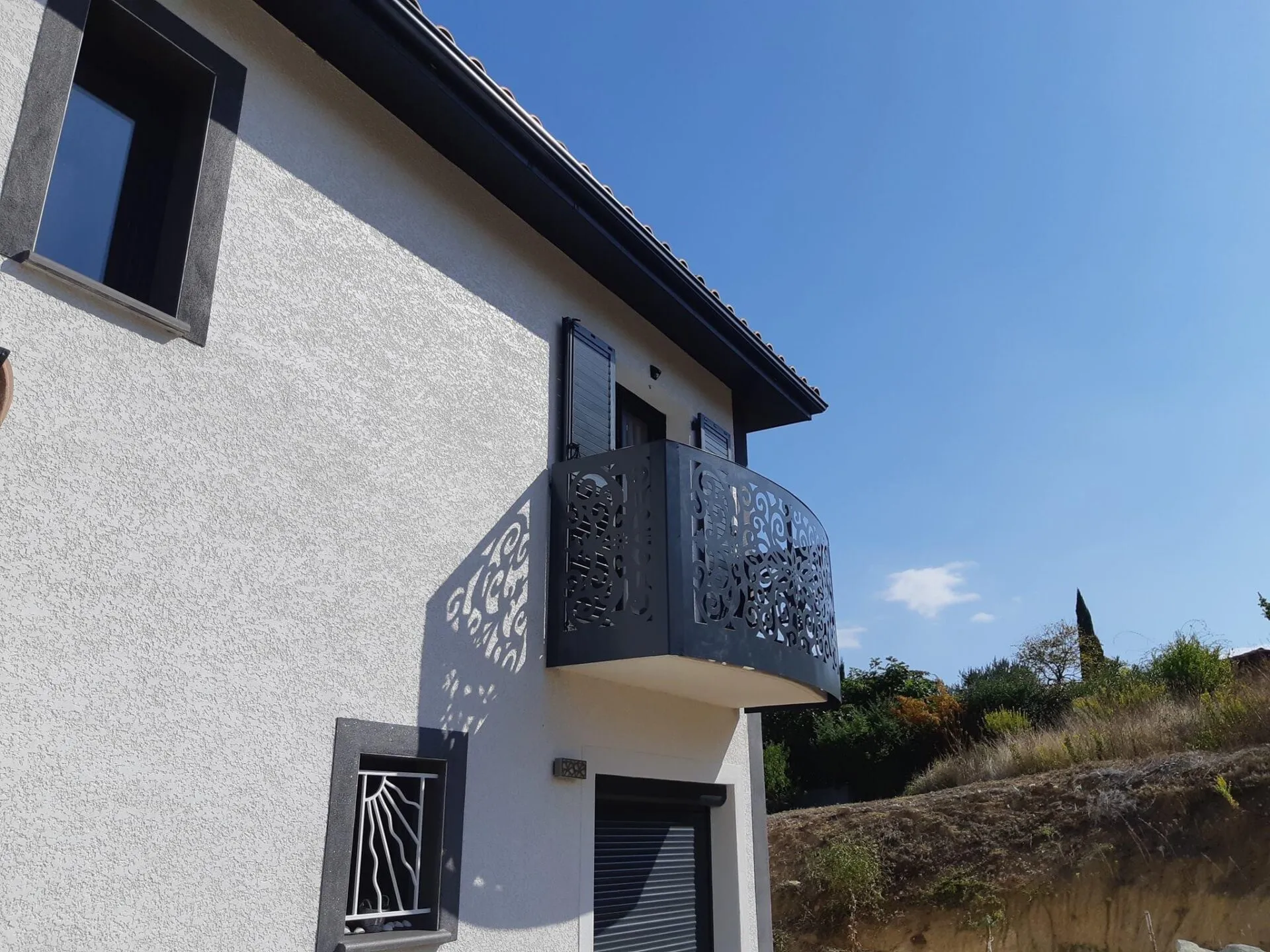 Barrière de piscine sécurisée en fer forgé sur mesure