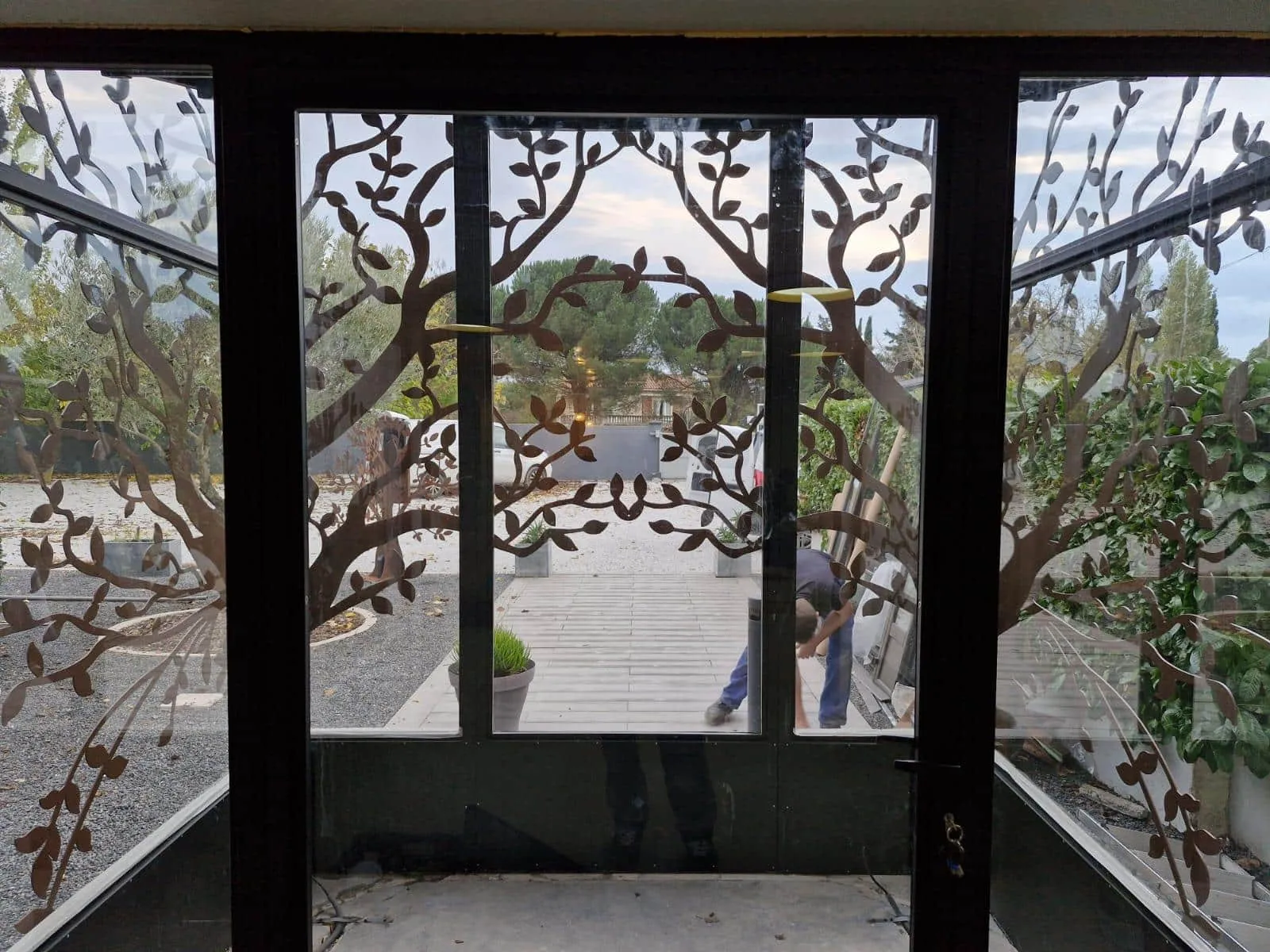 Enseigne magasin métal découpé laser logo lumineux