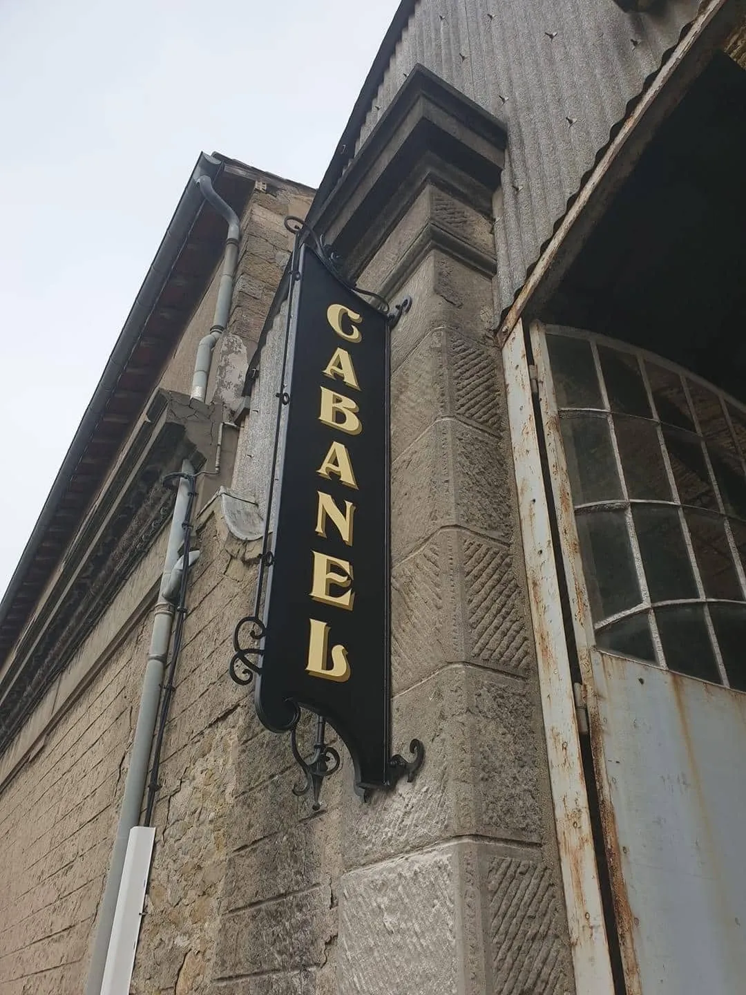 Totem signalétique entreprise zone industrielle Aude