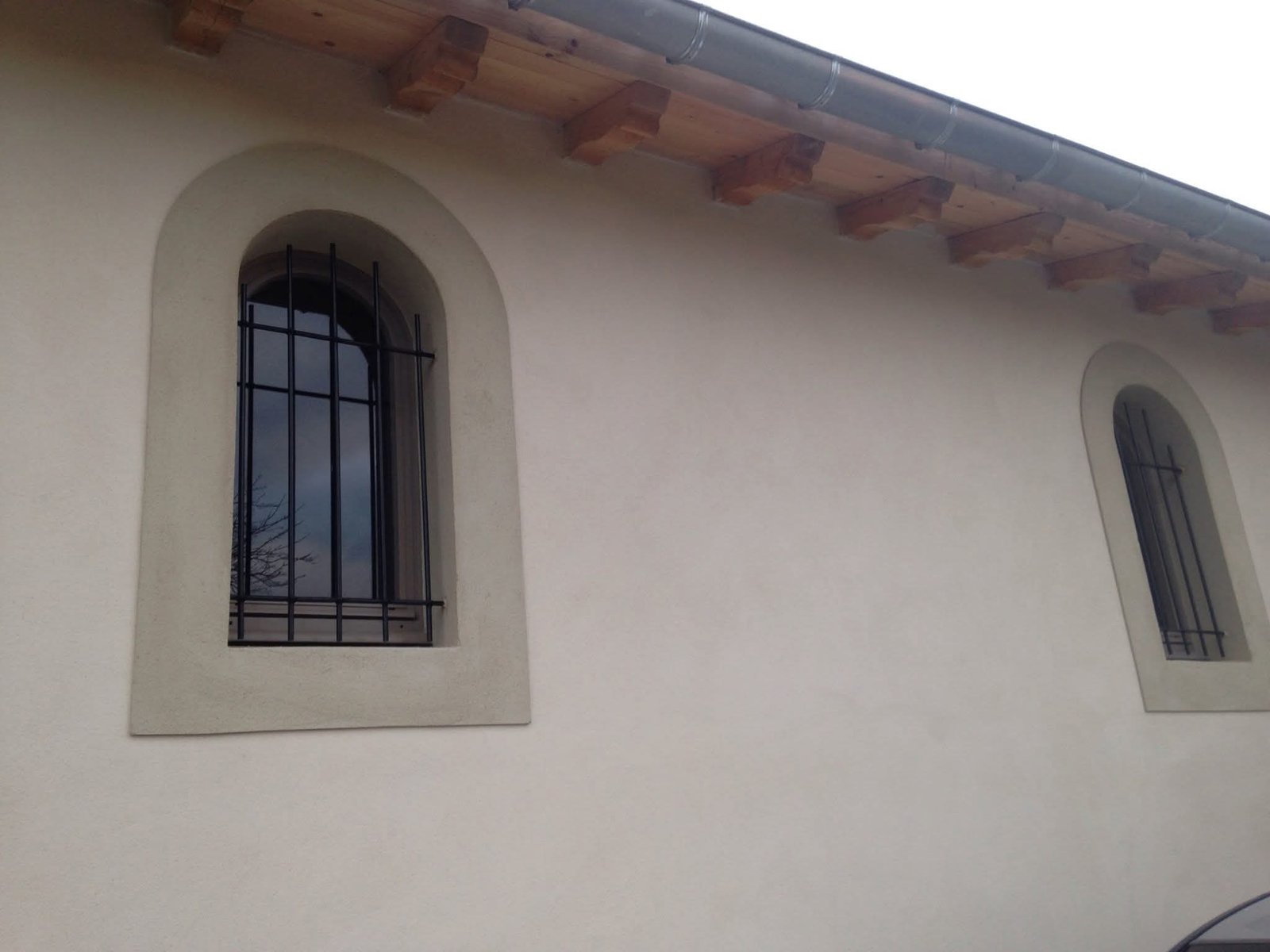 Grille métallique décorative scellement chimique façade