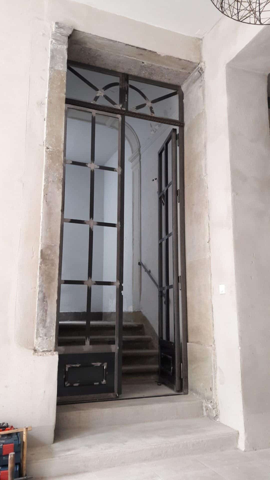 Cloison vitrée style loft pour intérieur moderne