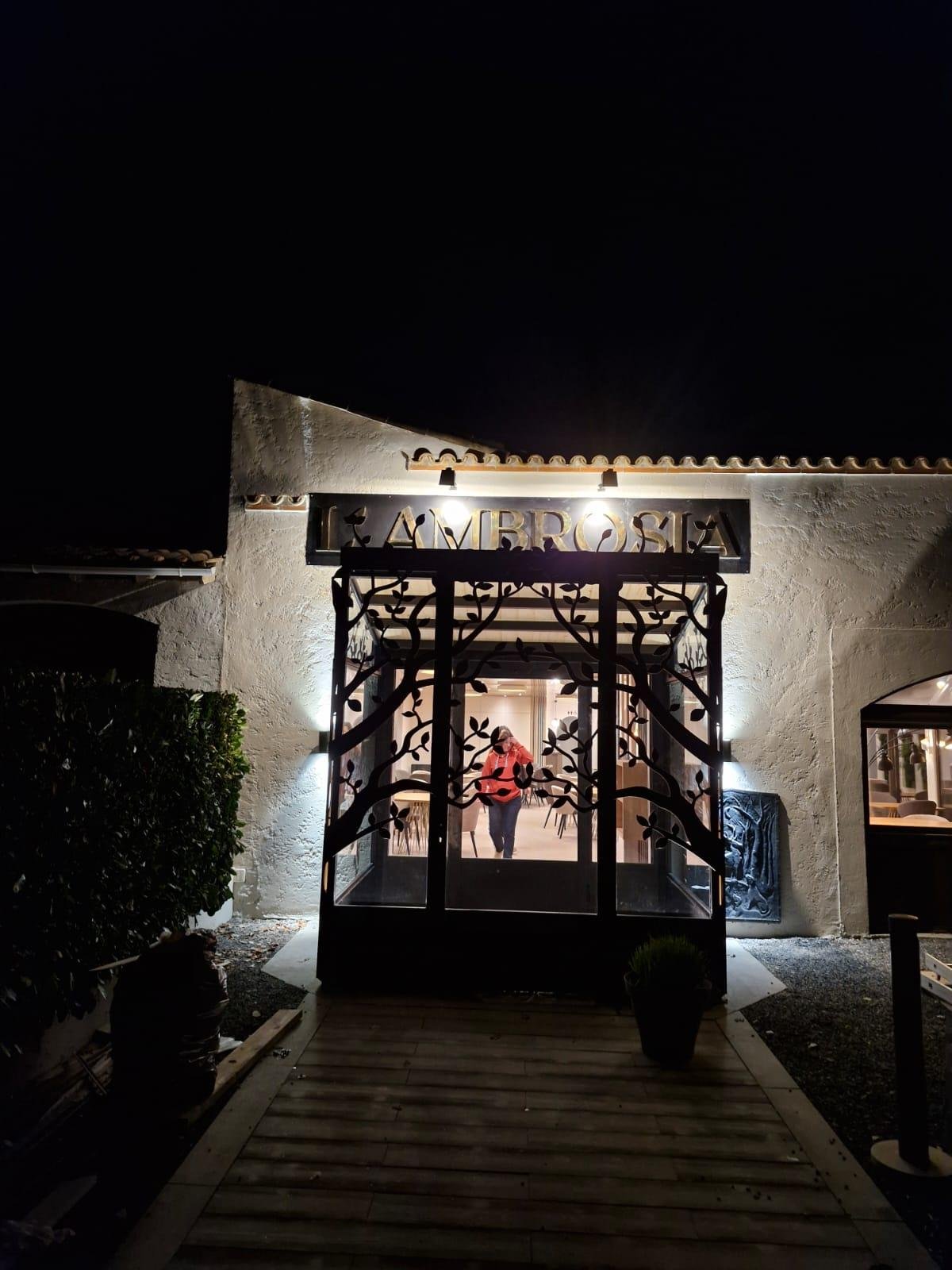 Fenêtre en fer forgé rénovation mas audois