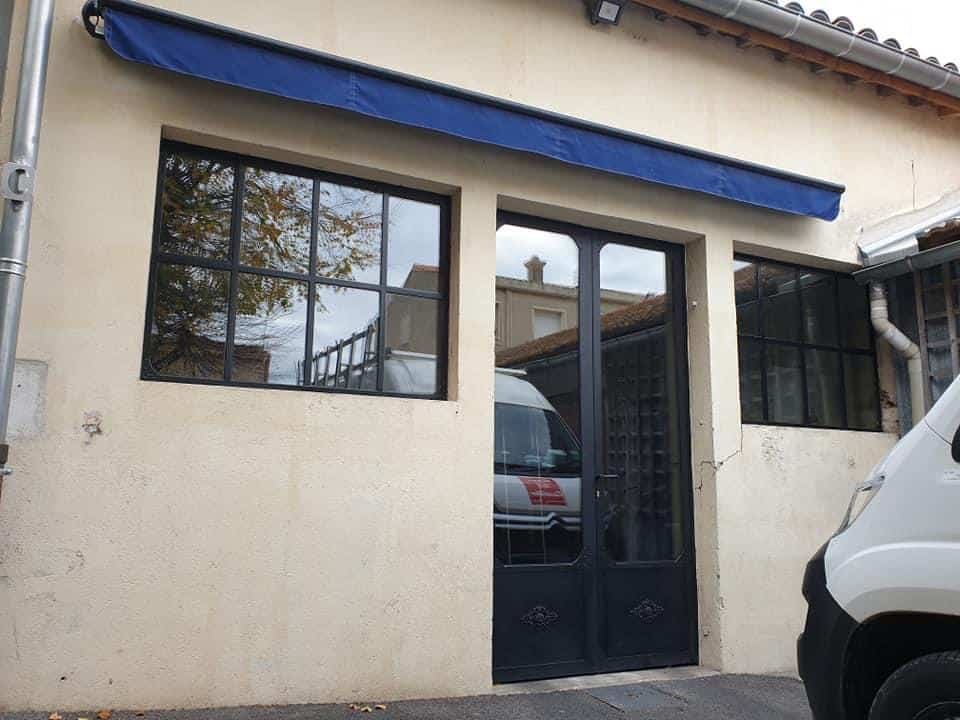 Porte d'entrée sécurisée en acier et verre