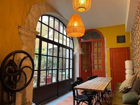 Porte d'entrée sécurisée en acier et verre