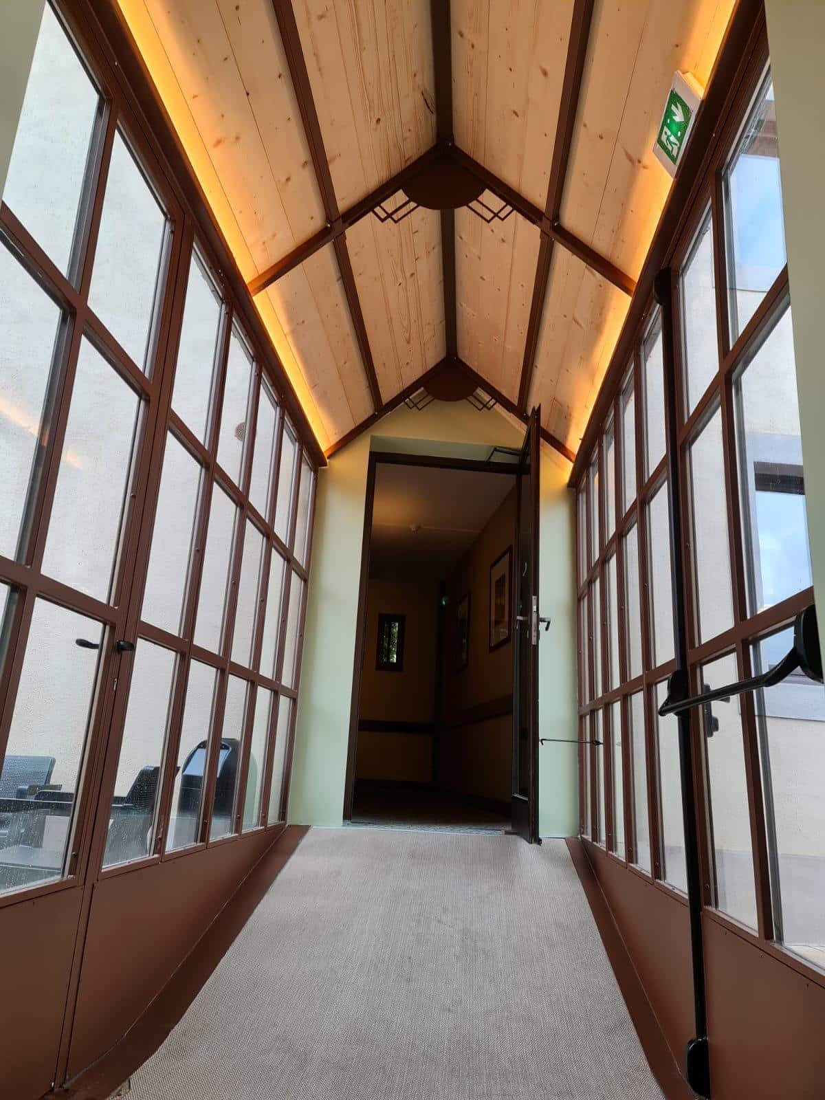 Pergola bioclimatique acier lames orientables terrasse moderne