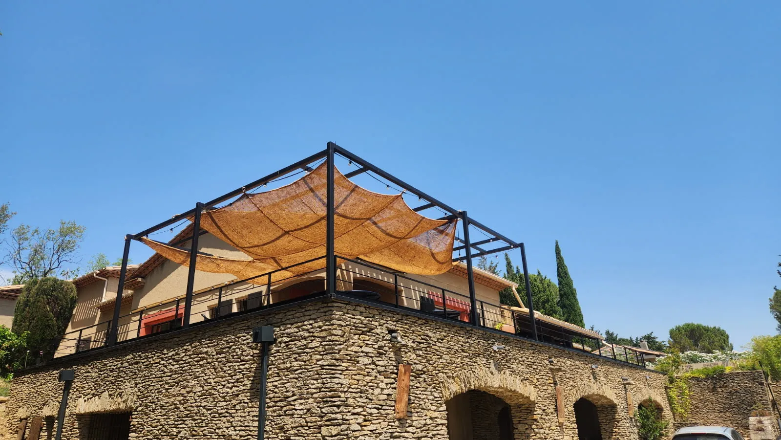 Pergola acier design minimaliste toit plat villa moderne Albi