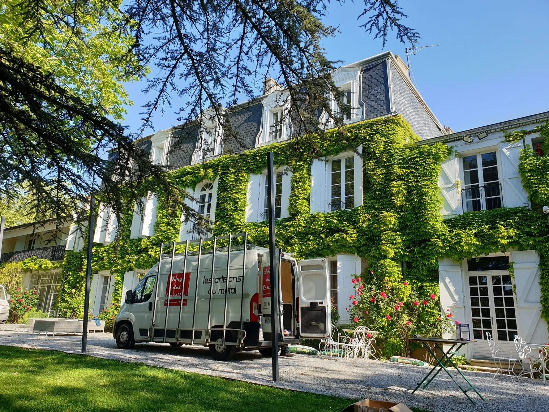 Pergola toit verre et acier style verrière extérieur