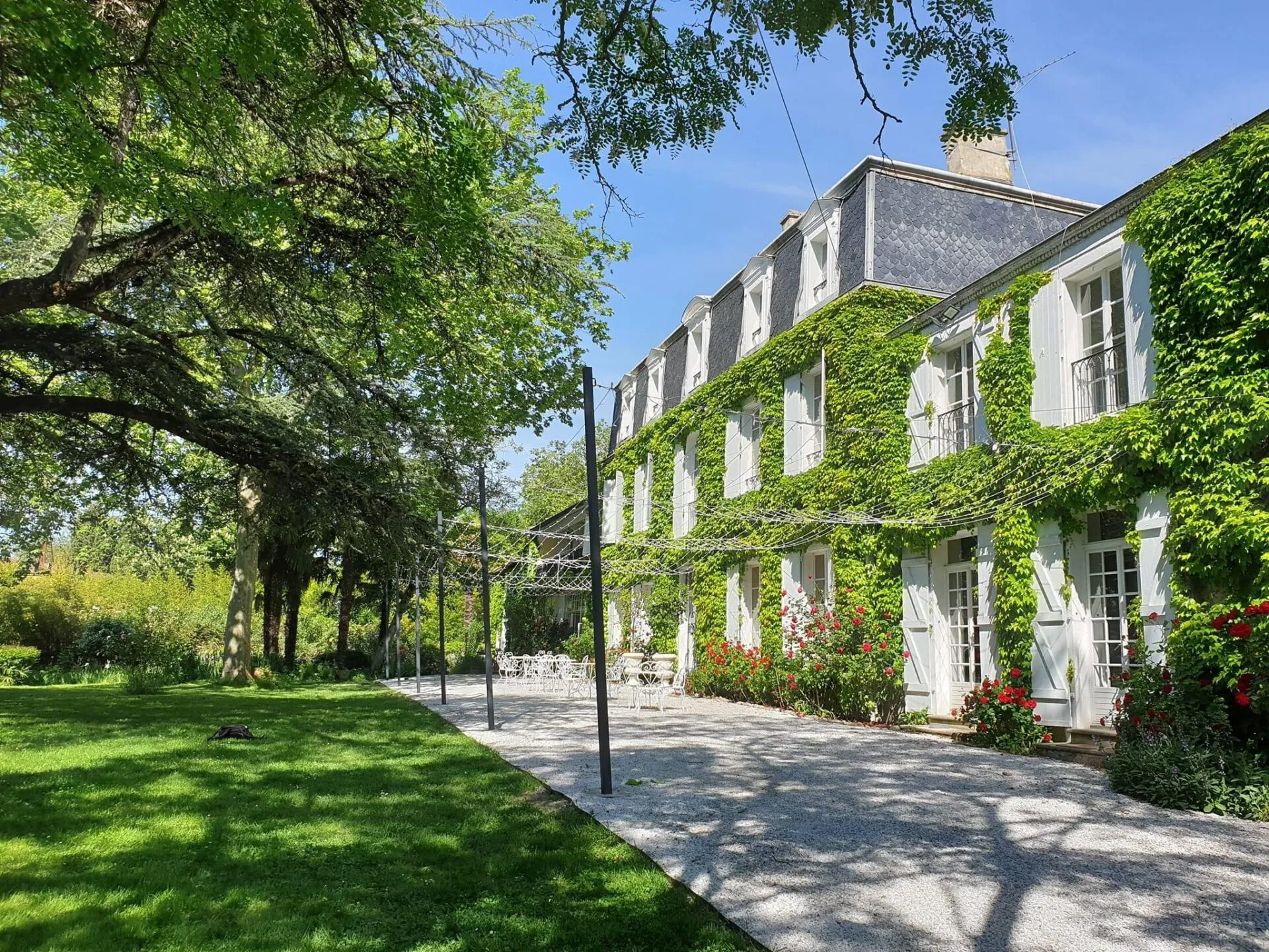 Structure acier pour terrasse couverte canisses