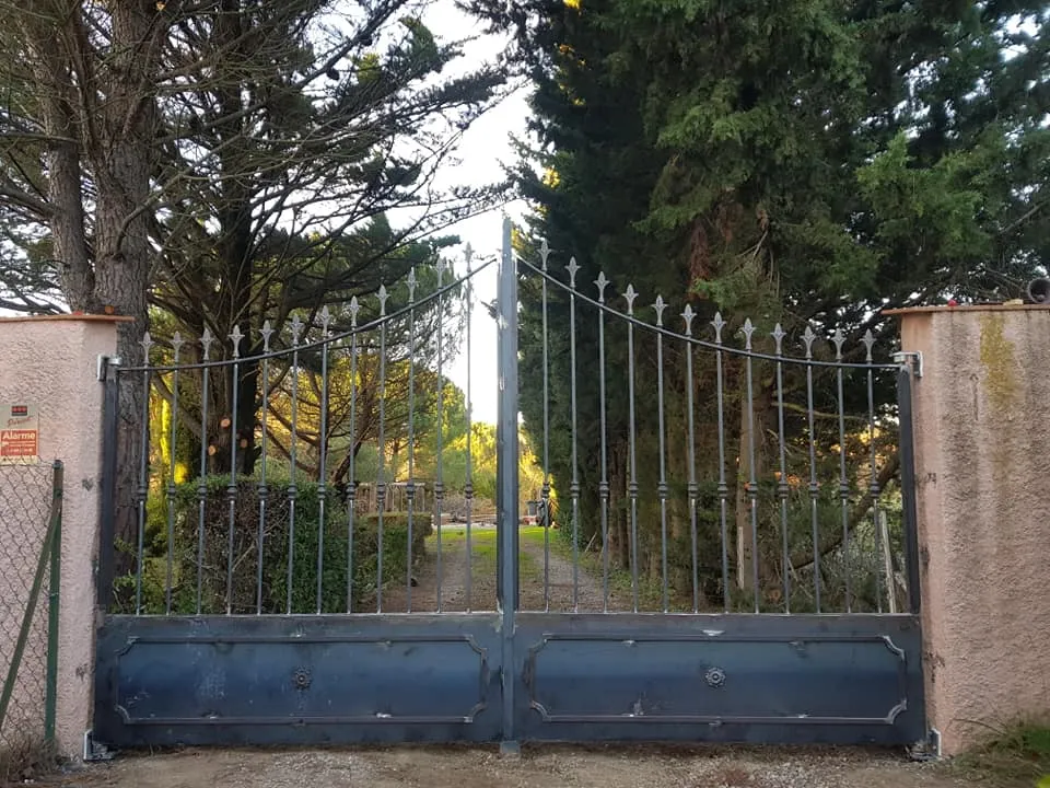 Portail aluminium contemporain gris anthracite Toulouse