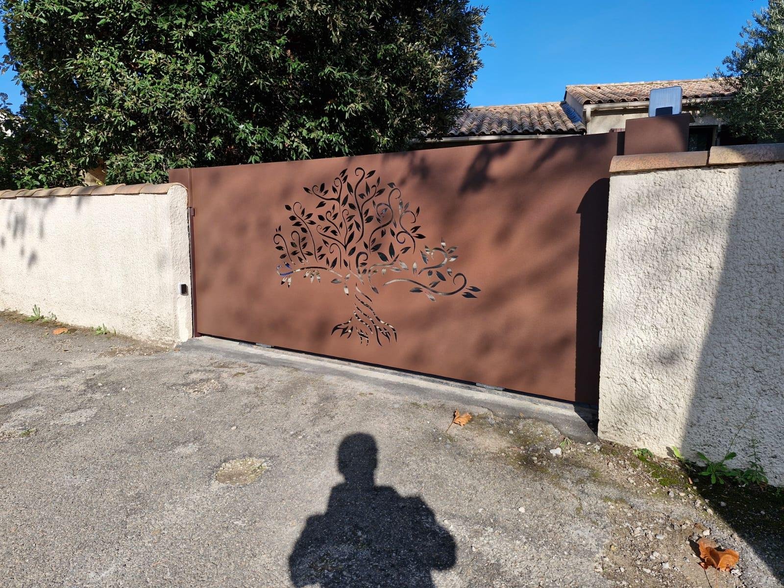 Portail sur mesure en fer forgé par Forge del Castillo