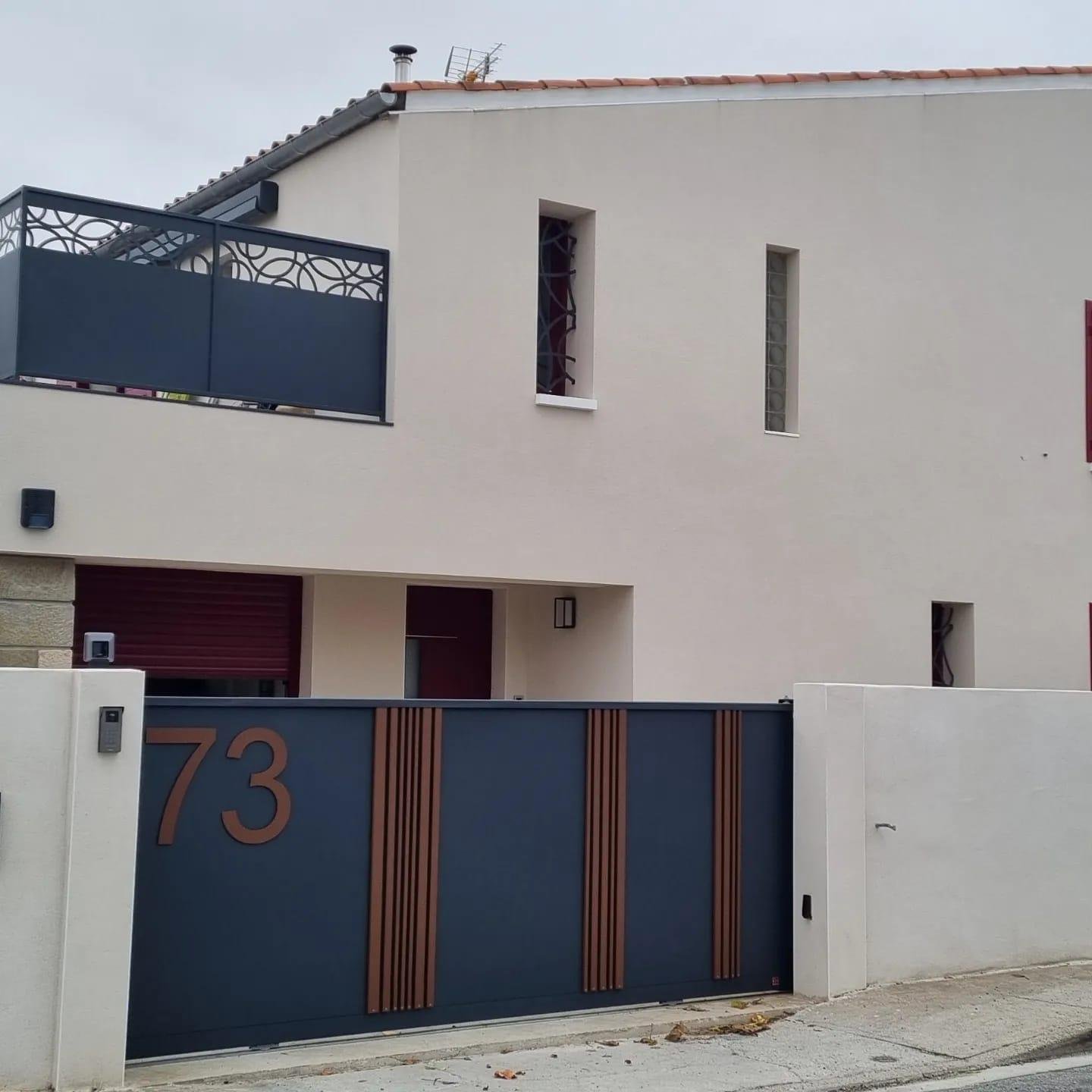 Portail sur mesure en fer forgé par Forge del Castillo